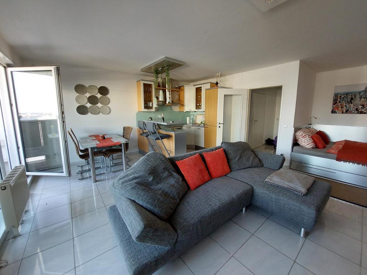 Tower Apartment With Private Terrace Next To Uno Виена Екстериор снимка