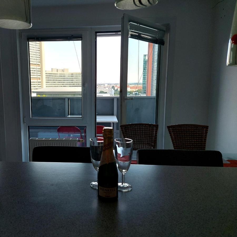 Tower Apartment With Private Terrace Next To Uno Виена Екстериор снимка